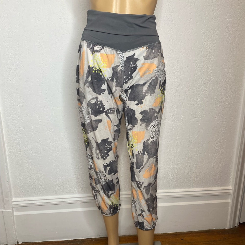 Lululemon Om Pant Harem Mini Art Pop White Multi Slate Women’s Size 4 EUC